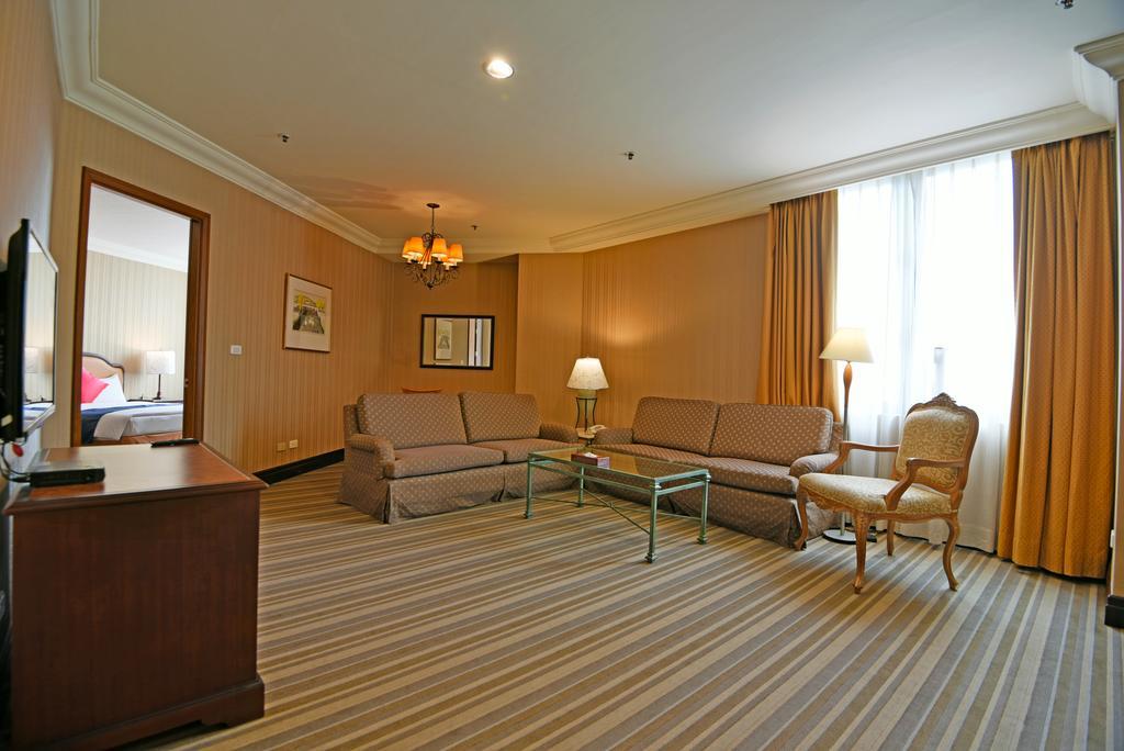 Wei-Yat Grand Hotel Tainan Exterior photo